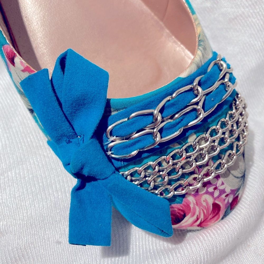Floral Turquoise Flats, Felt Bow and Gold Chain Detail, size US 5.